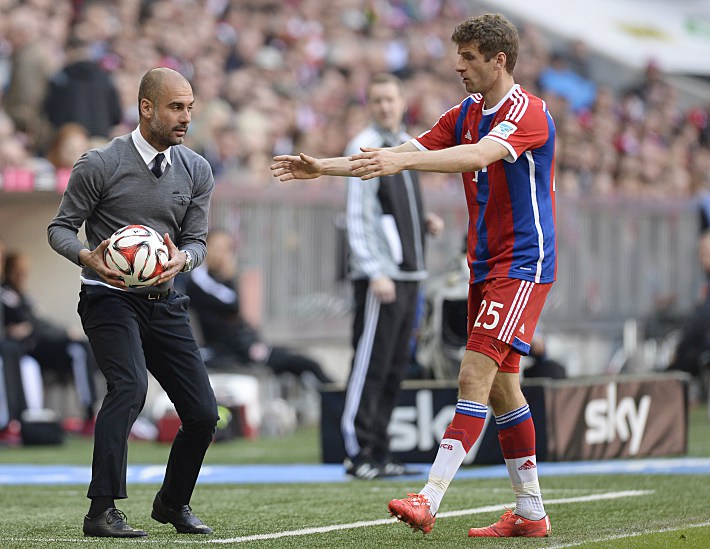 Апрель 2011 года. Пеп ГВАРДЬОЛА и Томас МЮЛЛЕР. Фото - AFP