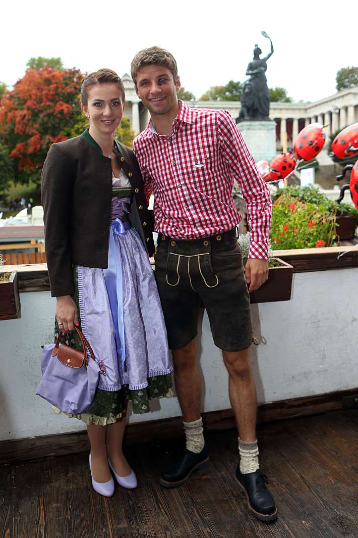 Октябрь 2012 года. Томас МЮЛЛЕР и его жена Лиза во время Окторберфеста.