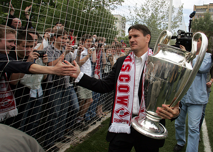 Дмитрий АЛЕНИЧЕВ с Кубком чемпионов, выигранным им в составе