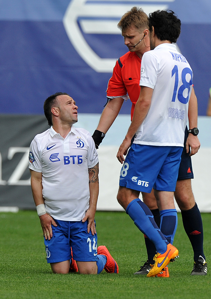 Матье ВАЛЬБУЭНА есть на что пожаловаться Сергею ЛАПОЧКИНУ. Фото - Александр ФЕДОРОВ,