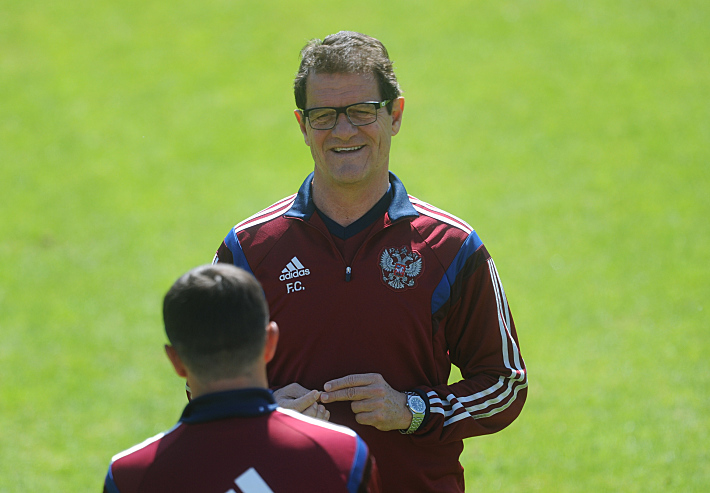 Сегодня. Москва. Главный тренер сборной России Фабио КАПЕЛЛО перед Австрией пребывает в хорошем настроении. Фото - Александр ФЕДОРОВ,