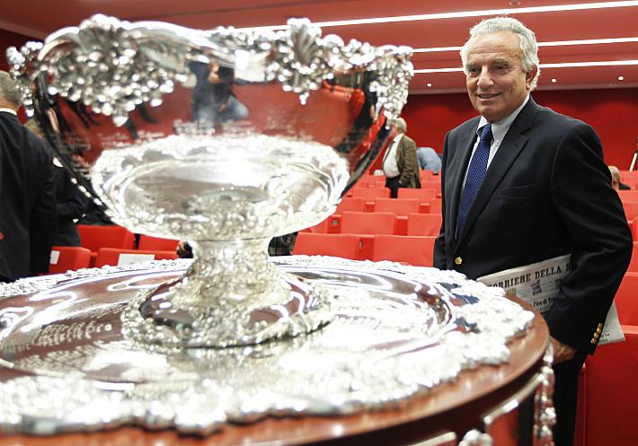 Франческо РИЧЧИ-БИТТИ с Кубком Дэвиса. Фото - REUTERS