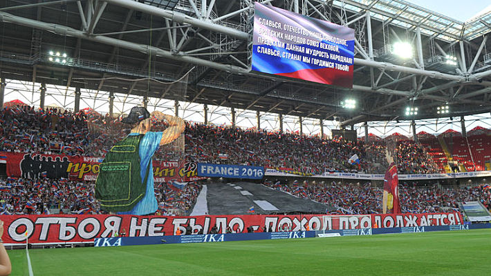 Воскресенье. Москва. Тушино. Россия - Австрия - 0:1. Перфоманс болельщиков сборной России. Фото Александр ФЕДОРОВ ,