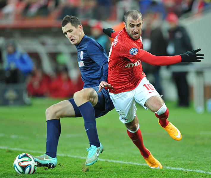 Виктор ВАСИН в борьбе с Юрой МОВСИСЯНОМ. Фото Александр ФЕДОРОВ,