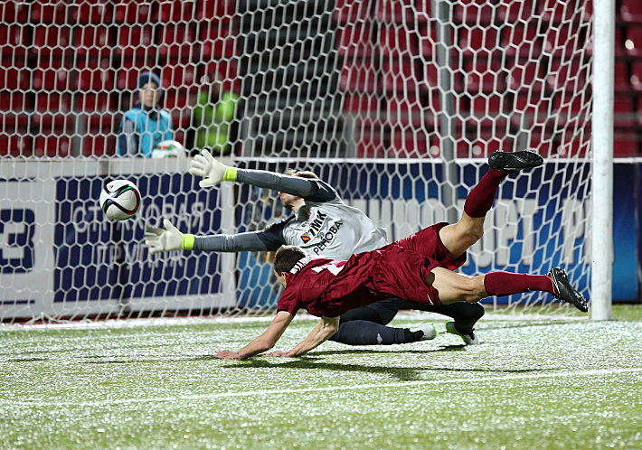 Руслан МУХАМЕТШИН забивает один из трех своих голов. Фото ФК