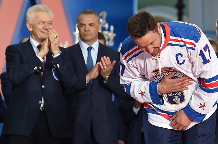 Геннадий ТИМЧЕНКО, Александр МЕДВЕДЕВ и Илья КОВАЛЬЧУК (слева направо). Фото - Юрий КУЗЬМИН, photo.khl.ru