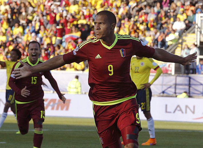 14 июня 2015. Саломон РОНДОН празднует гол в ворота сборной Колумбии