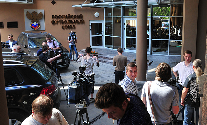 Ажиотаж перед началом исполкома РФС. Фото - Александр ФЕДОРОВ,