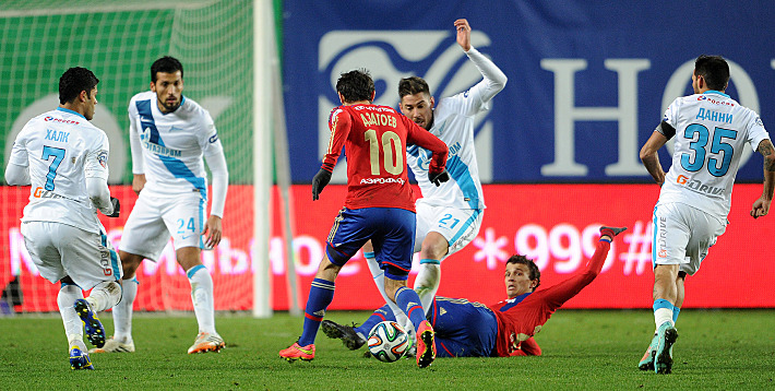 Тройка лучших игроков чемпионата-2014/15 по версии Прудникова: Роман ЕРЕМЕНКО (лежит), ДАННИ (№35) и ХАЛК (№7). Фото - Александр ФЕДОРОВ,