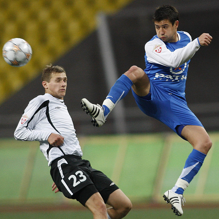 Александр КОЛОМЕЙЦЕВ (справа) в форме