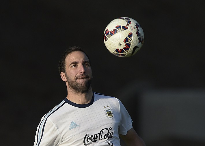 Гонсало ИГУАИН. Фото AFP