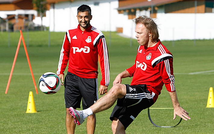 Александр САМЕДОВ (на дальнем плане) и Виталий ДЕНИСОВ на тренировочном сборе