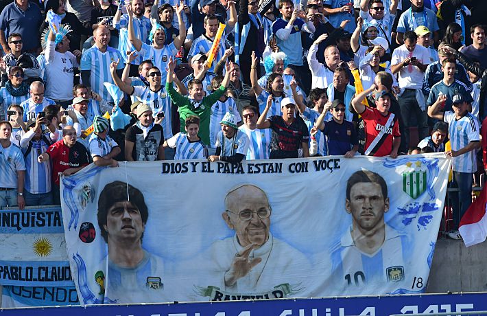 Три святыни аргентинцев - Диего Марадона, папа римский Франциск и Лионель Месси. Фото REUTERS