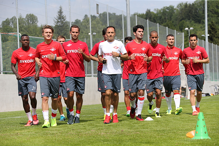 Квинси ПРОМЕС, Денис ДАВЫДОВ, Роман ШИРОКОВ, Олег САМАТОВ, Сердар ТАСКИ, РОМУЛУ, Сальваторе БОККЕТТИ и Хосе ХУРАДО (слева направо). Фото - Александр СТУПНИКОВ, ФК