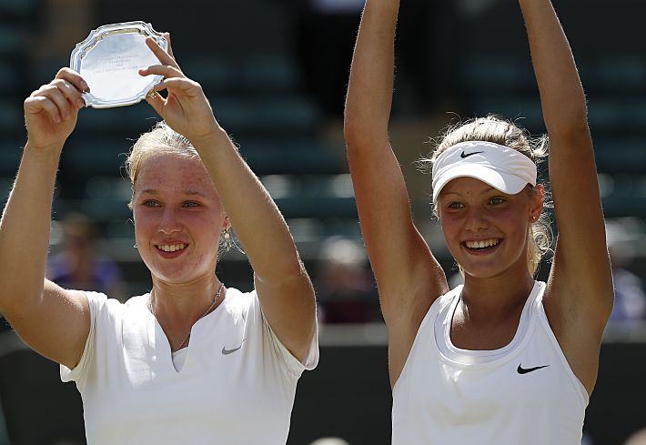 Анна БЛИНКОВА и Софья ЖУК. Фото - AFP