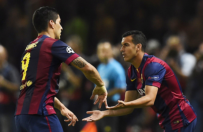 ПЕДРО уступает место на поле Луису СУАРЕСУ (№9). Фото - AFP