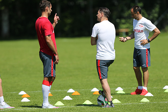 Роман ШИРОКОВ и Дмитрий АЛЕНИЧЕВ. Фото Александр СТУПНИКОВ, ФК