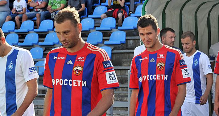 Заменят ли в центре обороны Алексей БЕРЕЗУЦКИЙ и Виктор ВАСИН Василия Березуцкого и Сергея Игнашевича? Фото - Алексей ИВАНОВ,