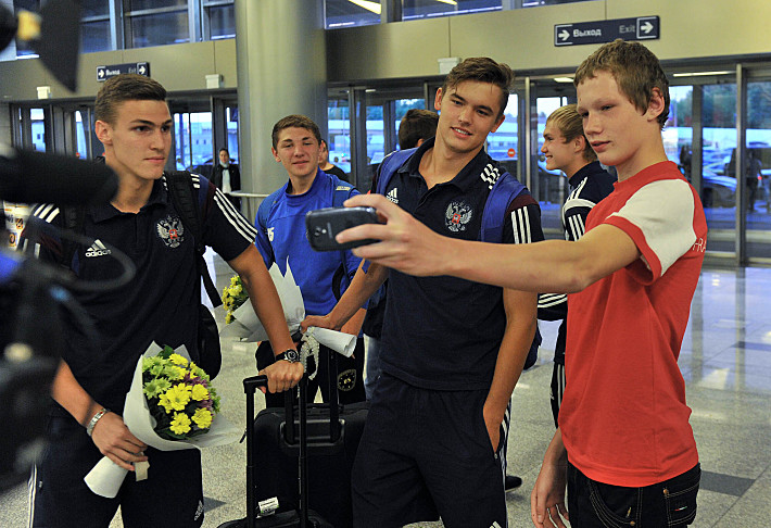 Селфи с Алексеем ГАСИЛИНЫМ (слева) и Максимом РУДАКОВЫМ. Фото - Алексей ИВАНОВ,