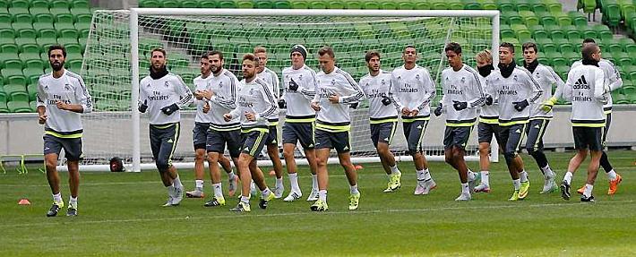 Денис ЧЕРЫШЕВ (восьмой слева). Фото - realmadrid.com