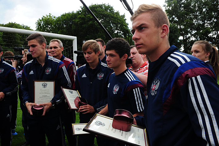 Серебряные призеры юношеского чемпионата Европы на приеме у Виталия МУТКО. Фото - Федор УСПЕНСКИЙ,