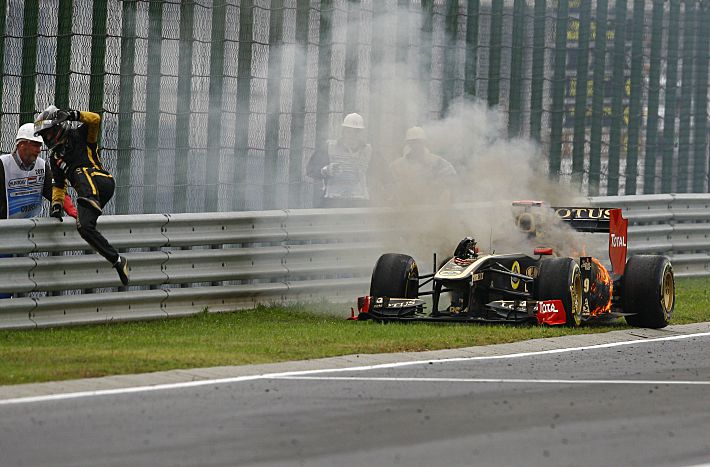 Ник ХАЙДФЕЛЬД е го болид. Фото - AFP