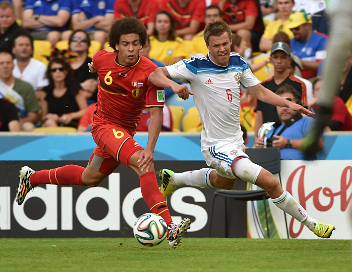 22 июня 2014 года. Рио-де-Жанейро. Бельгия - Россия - 1:0. Аксель ВИТСЕЛЬ против Максима КАНУННИКОВА. Фото Александр ФЕДОРОВ,