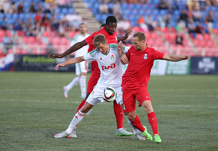 Максим ГРИГОРЬЕВ (в центре). Фото - Андрей КОНДРАТЬЕВ, ФК