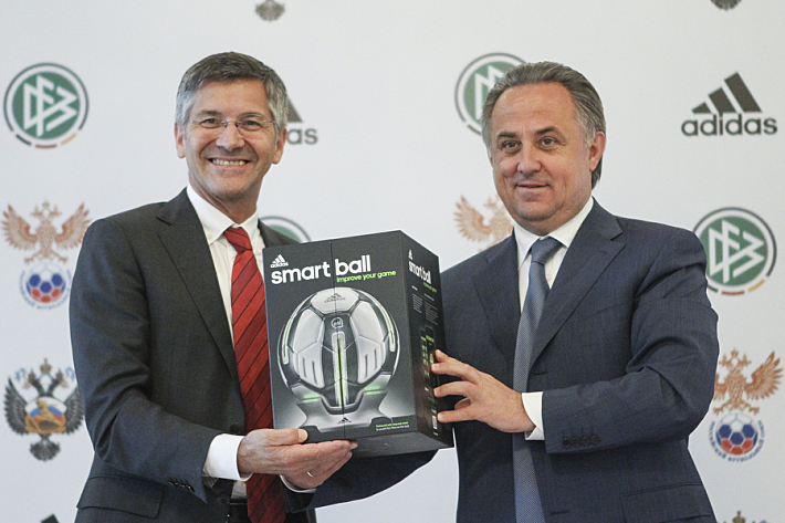 Сегодня. Москва. Генеральный директор Adidas Group Герберт ХАЙНЕР и министр спорта РФ Виталий МУТКО. Фото - РФС