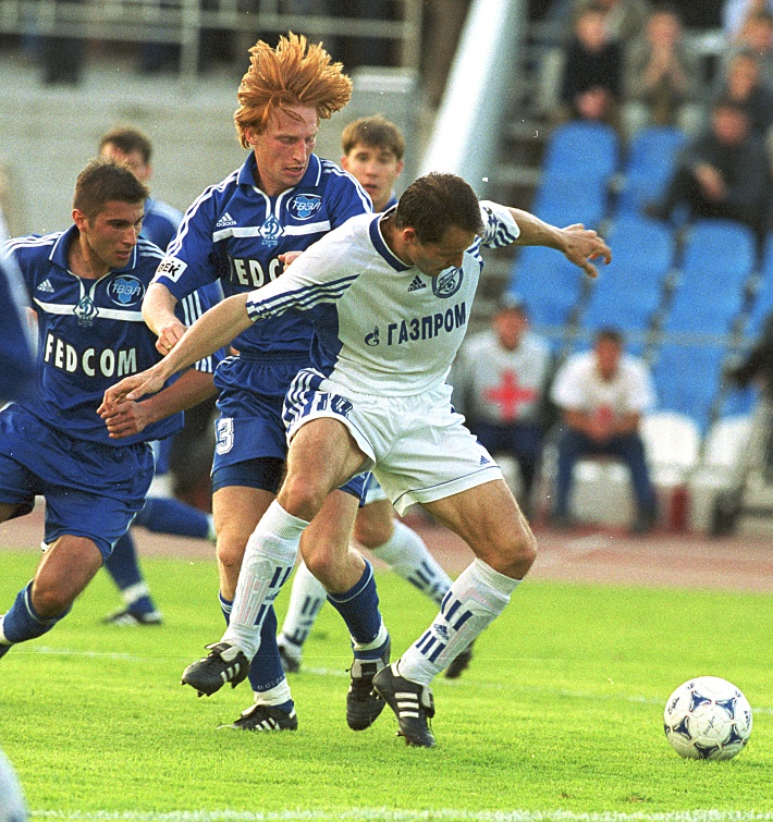 Зенитовец Андрей КОБЕЛЕВ (справа) против динамовца Александра ТОЧИЛИНА. Фото Александр ФЕДОРОВ,