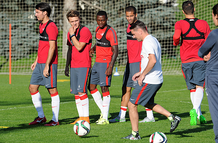 Ивелин ПОПОВ, Денис ДАВЫДОВ, Квинси ПРОМЕС, РОМУЛУ и Дмитрий АЛЕНИЧЕВ. Фото Алексей ИВАНОВ,