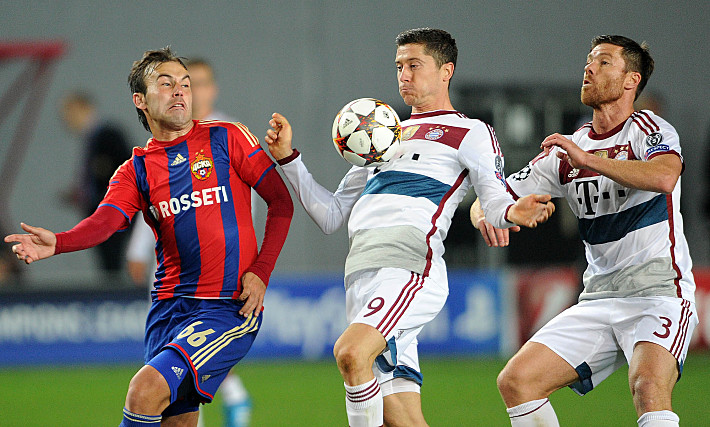 Роберт ЛЕВАНДОВСКИ (с мячом). Фото - Алексей ИВАНОВ,